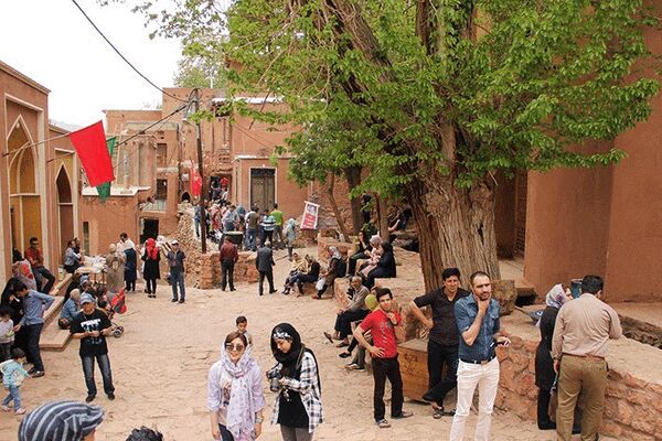 راهنمایان گردشگری چقدر حقوق می‌گیرند؟