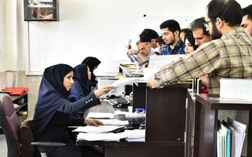 کارمندان دولت حتما بخوانند/ یک تغییر مهم در مصوبه حقوق کارمندان