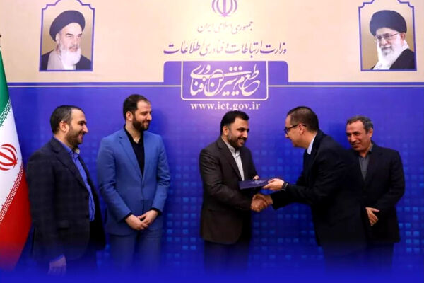 پروانه یک‌ پارچه شبکه و خدمات ارتباطی به شاتل اعطا شد