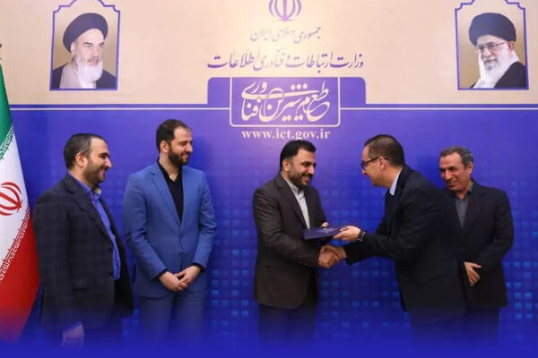پروانه یک‌ پارچه شبکه و خدمات ارتباطی به شاتل اعطا شد