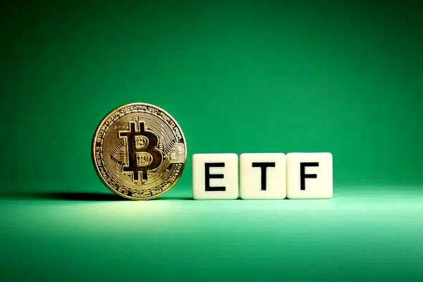 یافته های نظرسنجی درباره احتمال تایید ETF بیت‌کوین