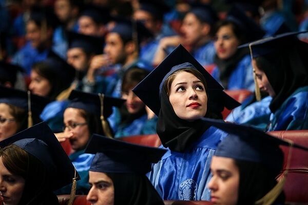 بورسیه تحصیلی نخبگان کشور از سوی بیمه دی