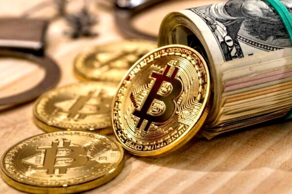 سقوط بیت‌کوین دلار را پایین می‌آورد؟