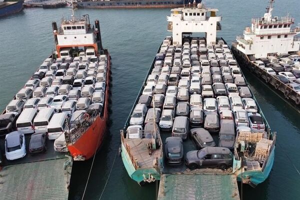 مجمع تشخیص مجوز واردات خودروهای کارکرده را داد / بازار همچنان بلاتکیف