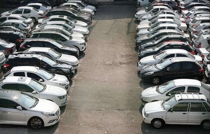 پشت‌پرده آشفته‌بازار خودرو/مسوول قیمتگذاری دستوری کیست؟