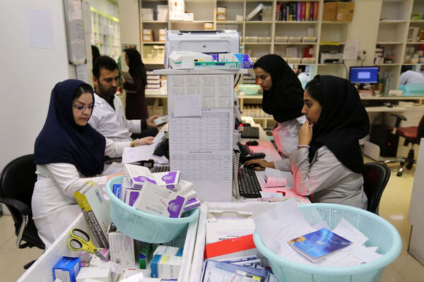 واکنش یک کارشناس روابط بین الملل به سهمیه دارویی بر اساس حجاب + توییت