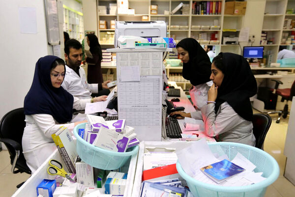 واکنش یک کارشناس روابط بین الملل به سهمیه دارویی بر اساس حجاب + توییت
